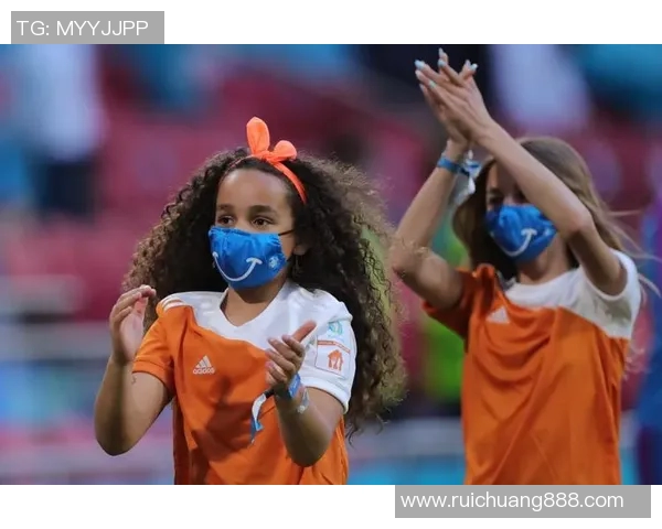 笑脸头像展现足球明星女性魅力与风采的完美结合