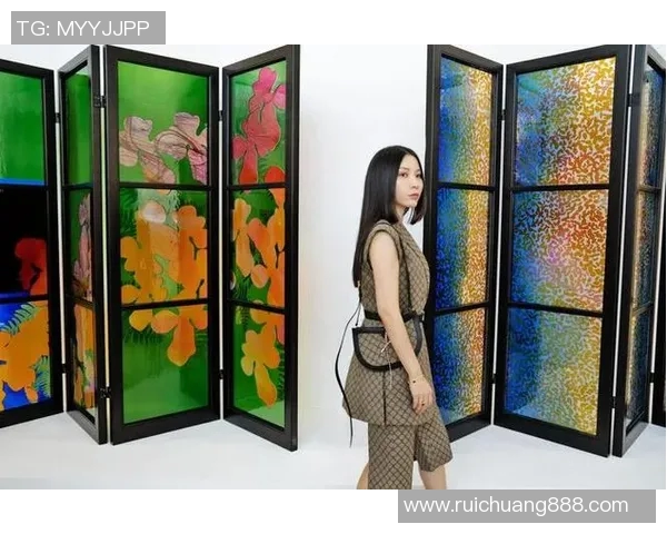 足球明星的影子艺术作品展现运动之美与激情的完美结合